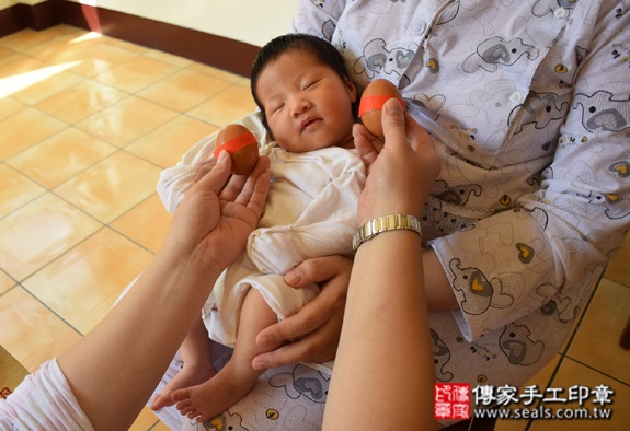 徐寶寶(桃園龍潭區到府嬰兒寶寶滿月剃頭理髮、免費到府嬰兒剃胎毛儀式吉祥話)。到府剃頭剃胎毛主持、專業拍照、DVD光碟、證書。★購買「臍帶章、肚臍章、胎毛筆刷印章」贈送：剃頭、收涎、抓周，三選一。2015.10.24 照片3